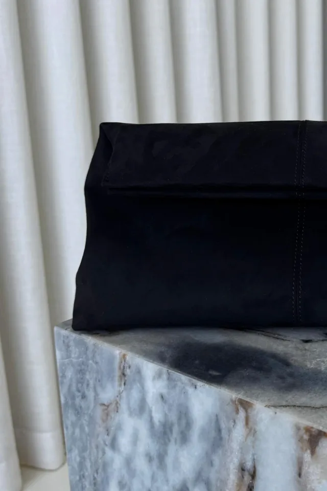 Lisa Black Clutch – product image 2