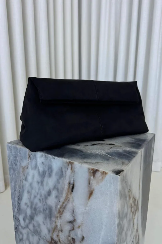 Lisa Black Clutch – product image 1